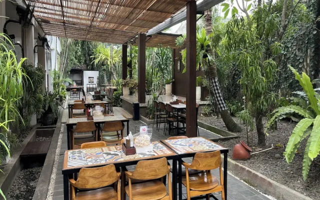 R Residence Jakarta