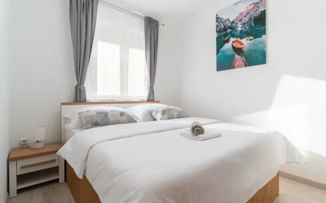 Lux 3 - Heated Pool - A6