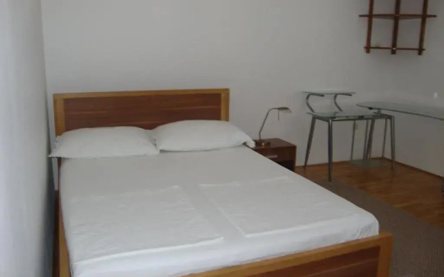 Longo Apartment
