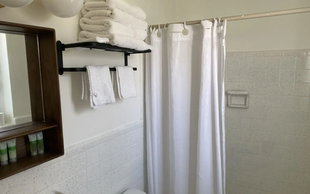 Tiana Beach Inn