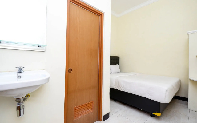 Super OYO Capital O 2258 Santana Syariah Guest House