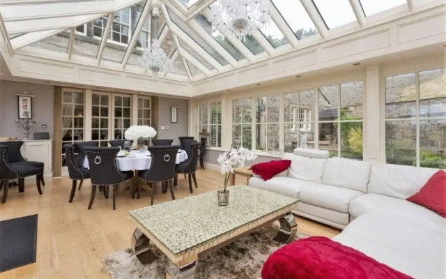 Exceptional Unique 5 Bedroom Manor House