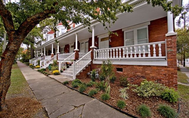 Modern Apartment Near Forsyth