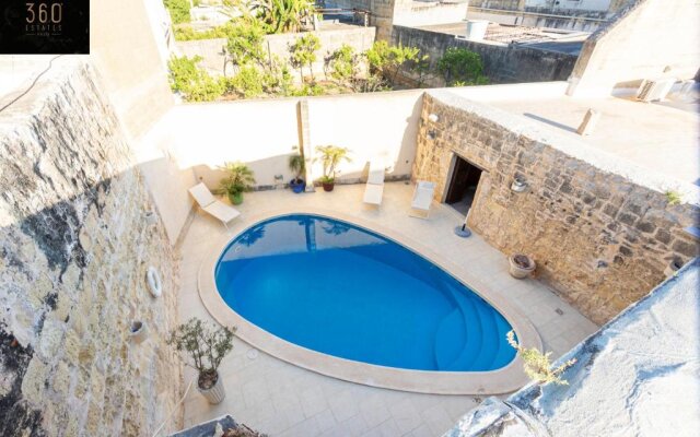 Beautiful, Designer villa with Private pool & BBQ by 360 Estates