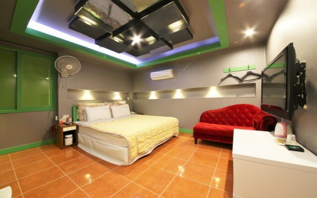 Sense Motel