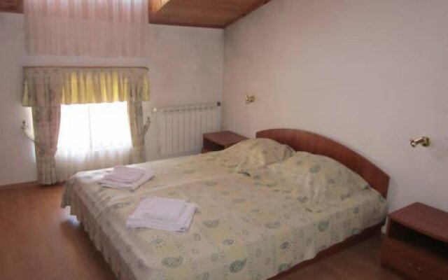 Family Hotel Karov