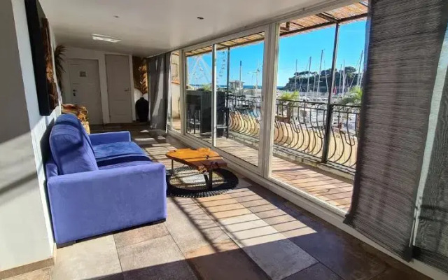 Bel appartement avec vue panoramique sur le port