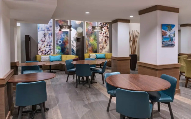 Courtyard by Marriott Nassau Downtown/Junkanoo Beach