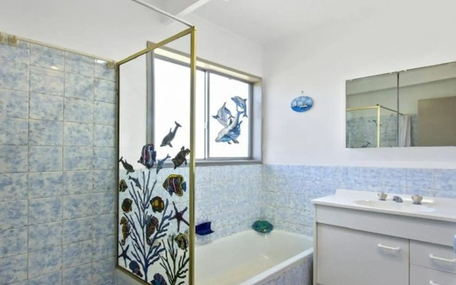 Dolphin Breeze - fully fenced and pet friendly