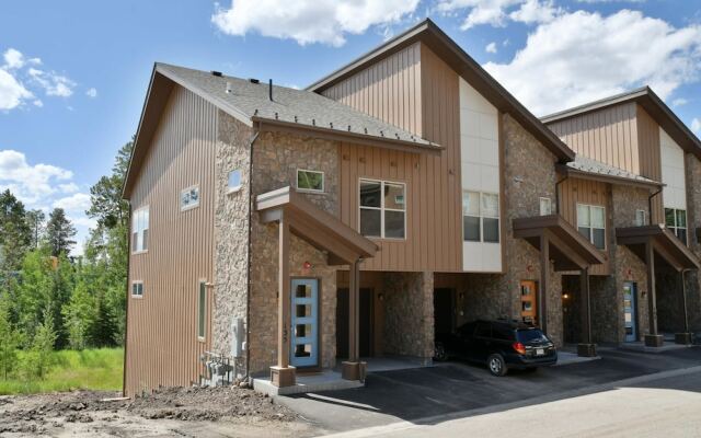 Rendezvous Luxury Chalets by Winter Park Escapes