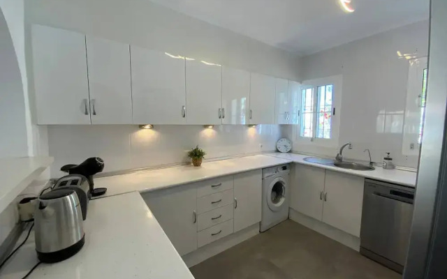 Villa With Pool, Walk to Beach, Restaurants, Shops