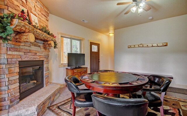 Grand Moose Lodge 3 Bedroom Home by RedAwning