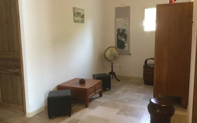 Inviting Villa in Saumane-de-vaucluse With Swimming Pool