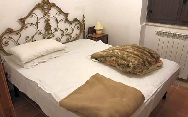 Secluded Villa in Parenti with Garden
