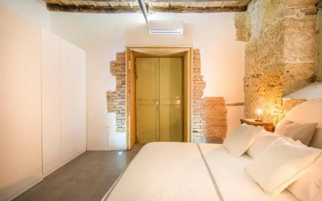 Stylish Home in Front of Casa Professa