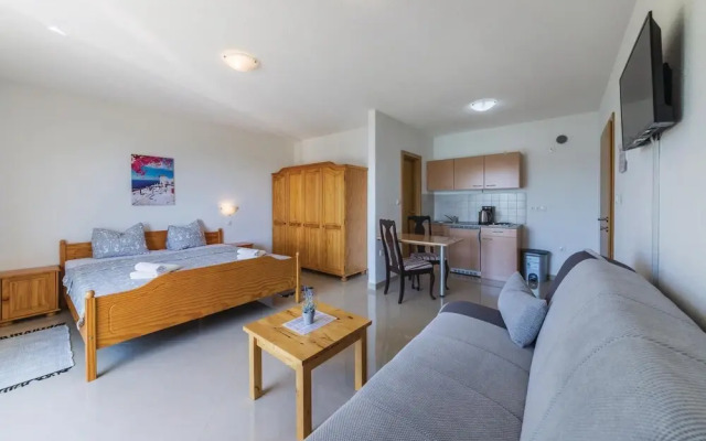 Beautiful Apartment in Pomer With Sauna