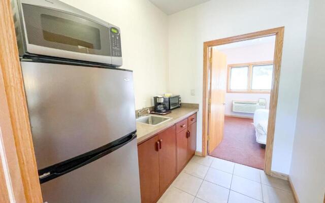 Lake Bluff Inn and Suites