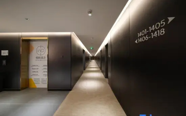 Wuqi Hotel (Urumqi High-Speed Railway Station North Square)