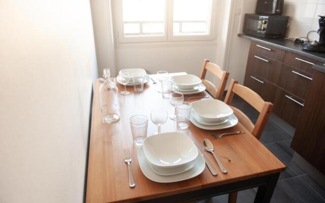 Appartement spacieux avec balcon et parking