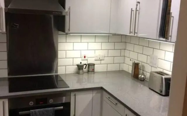 2 Bedroom Apartment Near The Oval Sleeps 4