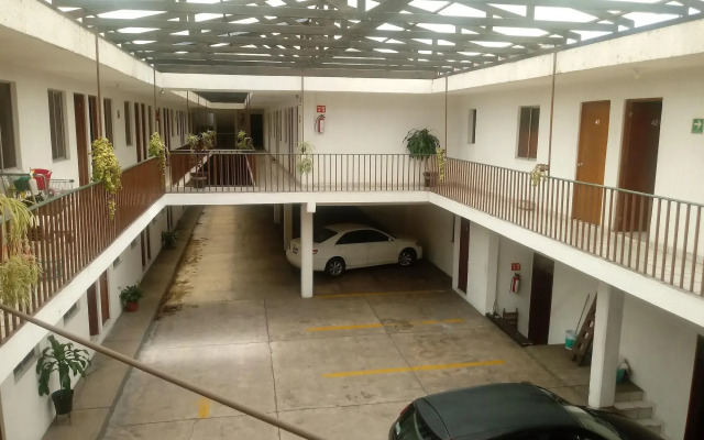 Hotel El 2000
