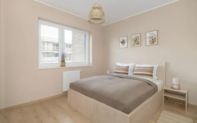Apartment With Parking by Renters
