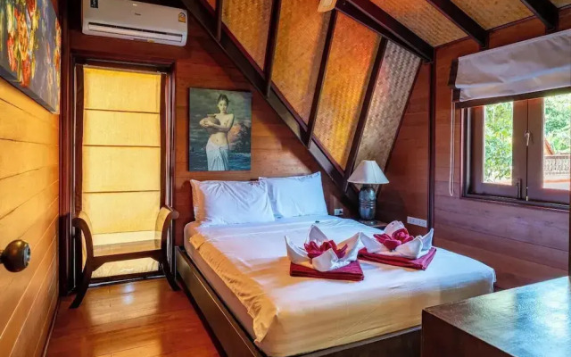 Tropical Beachside 4 bedroom Villa KBR23