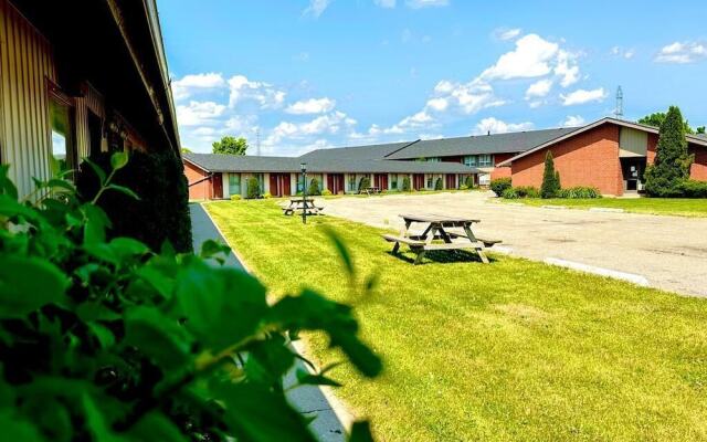 Festival Courtyard Inn