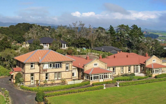 Manor Views