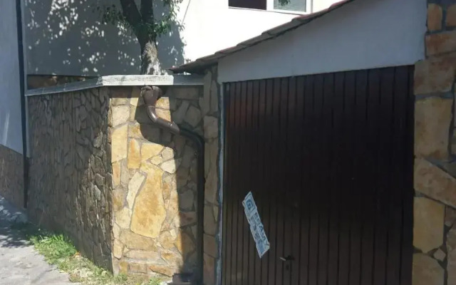 Modern&Cozy Bosnian house with GARDEN+FREE parking