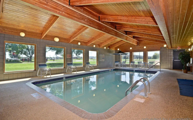 Stillwater Inn & Suites