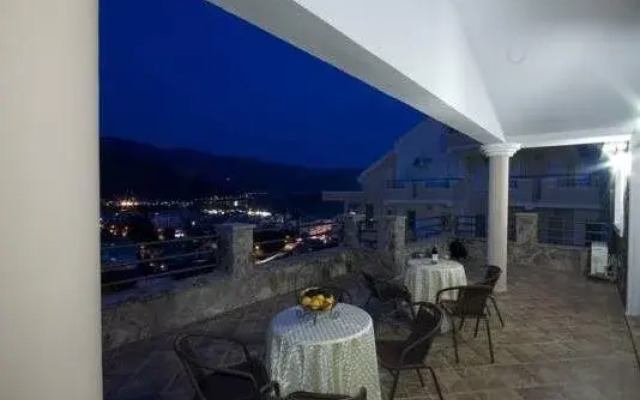 Contessa Apartments
