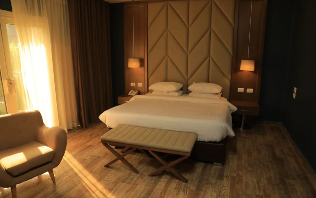 Byoot Bay Hotel & Resort