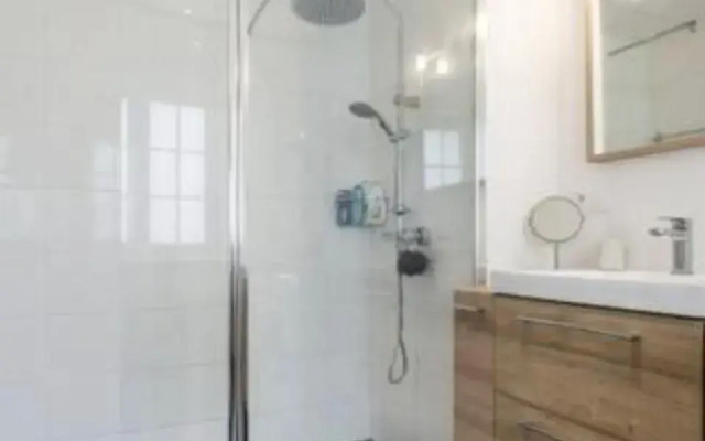 Charmant appartement avec terrasse dans villa