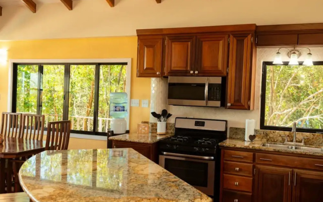 Villa Mission Bay in Belize City