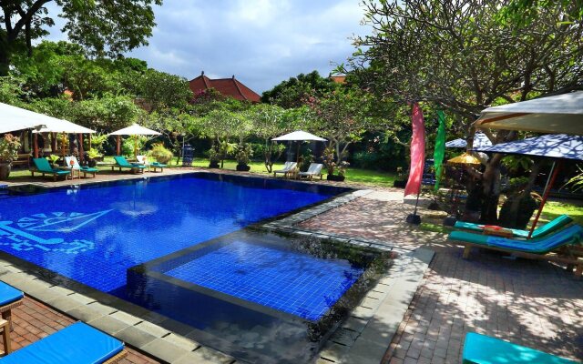 Laghawa Beach Hotel & Villa