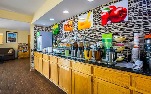 Quality Inn & Suites Greensburg I-74