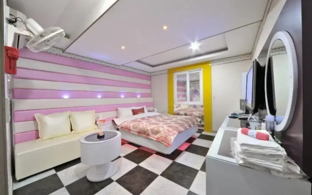 Cheongbaek Motel