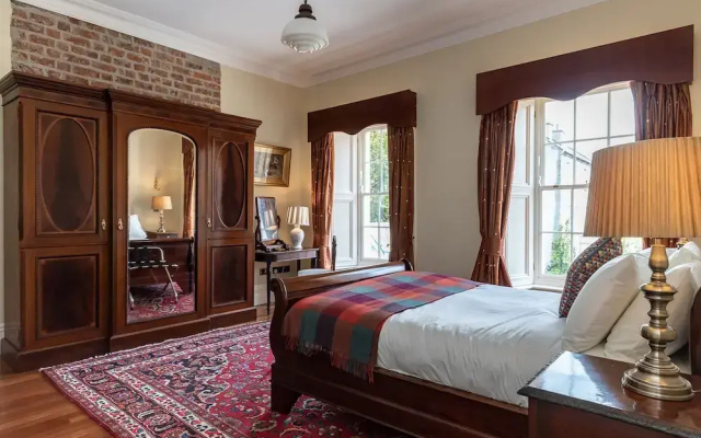 8 Bedroomed House Steeped in History