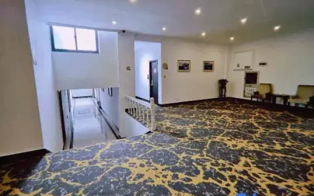 Yuyao Liangnong Hotel