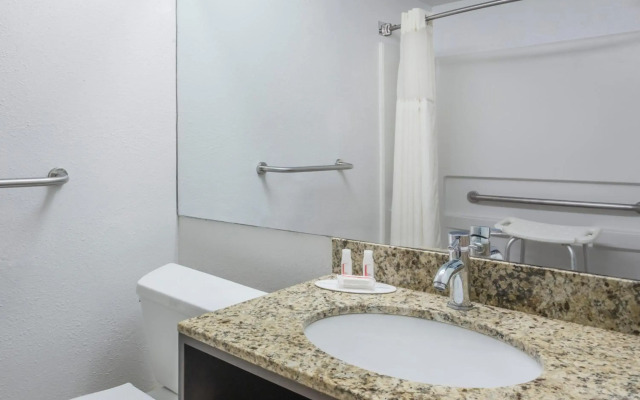 Travelodge by Wyndham Lakeland