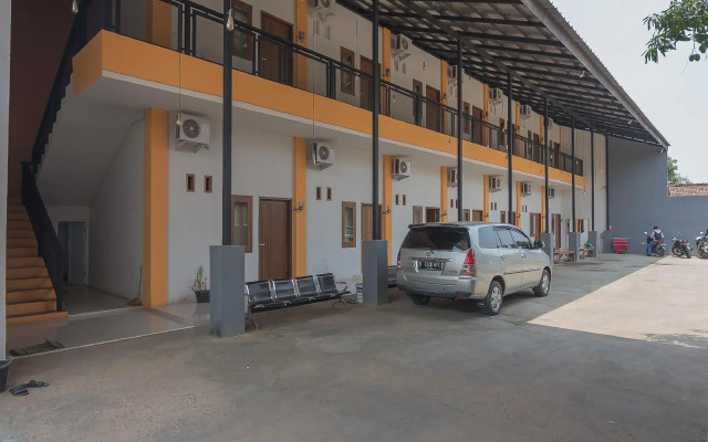 RedDoorz near Alun Alun KC Haurgeulis