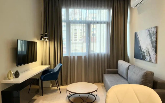 #Aura Studios & Suites F24