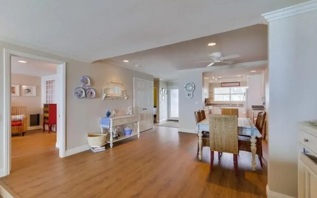 Work-Friendly Oceanfront Condo with Pool and Spa Access SURF25 by RedAwning