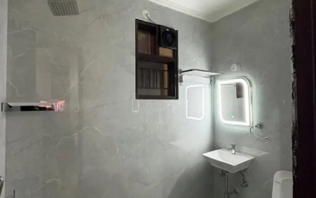 Radiant Blu Hotels Sector 70