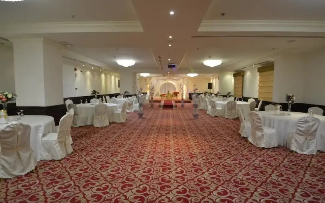 Grandeur East