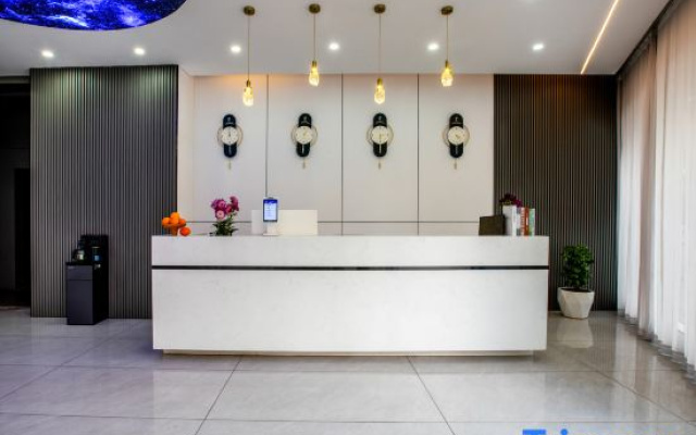 Haiyue Movie Hotel (Mengzi Wencui Road)