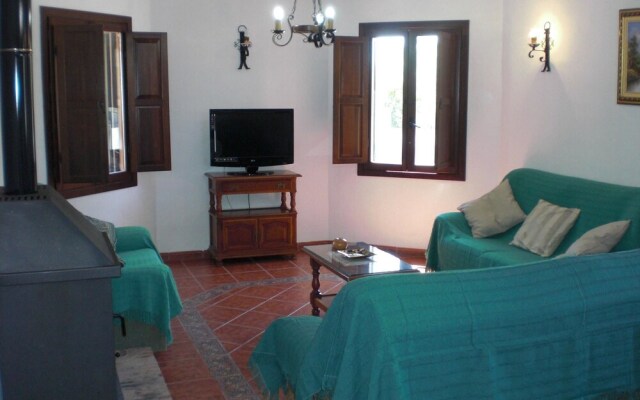 Villa With 3 Bedrooms in El Chorro, With Wonderful Mountain View, Priv