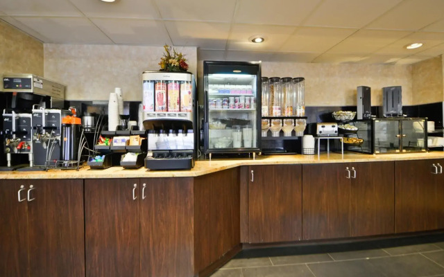 Ramada Hotel & Conference Center by Wyndham Plymouth