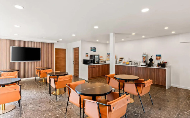 Clarion Pointe Mount Vernon - Burlington